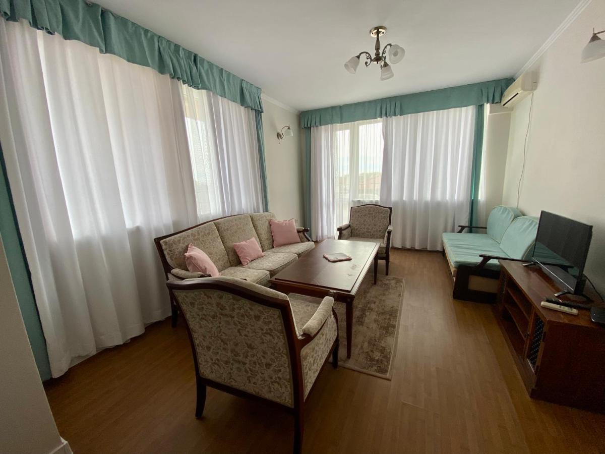 Wild Cherry Apartments سينتس قسطنطين وهيلينا المظهر الخارجي الصورة
